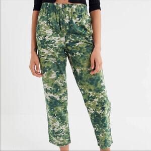 UO Camo Jace Poplin Cropped Zip-Front Pant